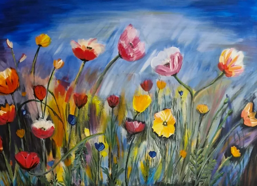 Acrylbild: Mohnblumen in Rot, Rosa und Gelb vor einem windbewegten blauen Himmel